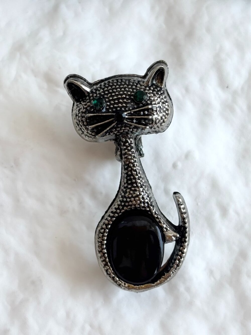 Cat | Kitty | Kitten Silver Toned Textured 3D Faux Black Onyx Brooch Pin